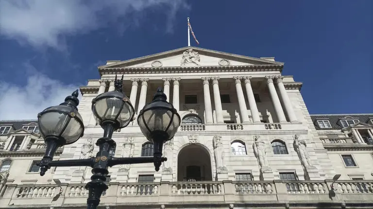 El Banco de Inglaterra habla de una "burbuja" de la IA y alerta sobre un posible riesgo de crisis financiera