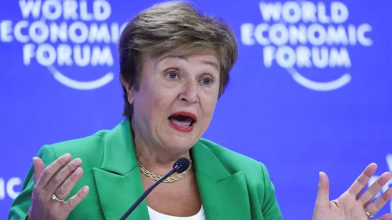 Menos crecimiento y más inflación: las nuevas proyecciones del FMI para Argentina