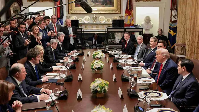 La reacción del dólar cripto tras la advertencia de Trump: "Si no gana Milei, no seremos generosos con Argentina"