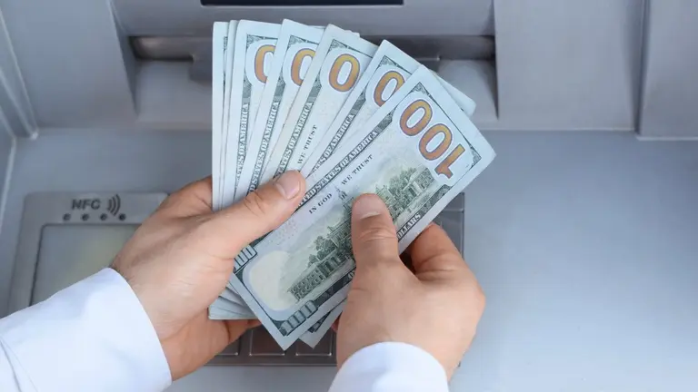 Cierran todos los bancos y no se podrá comprar ni vender dólares por cuatro días