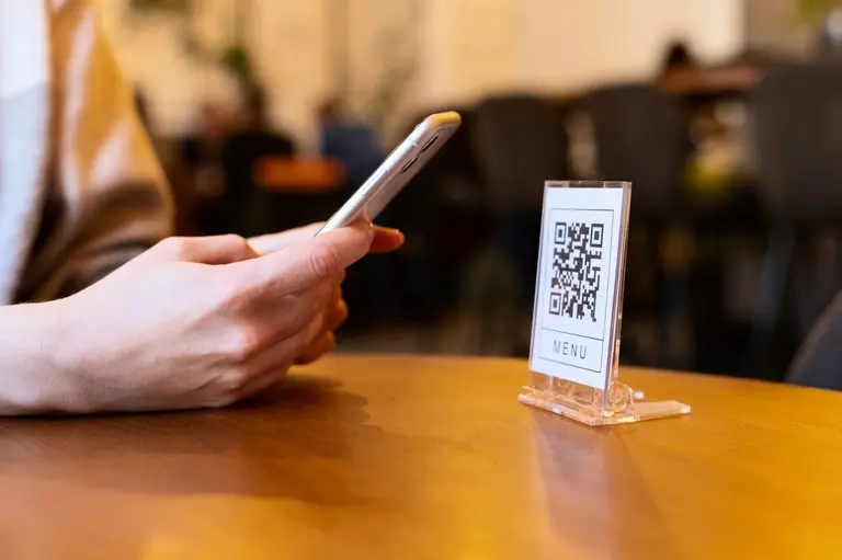 ¿Fin del efectivo? Argentina es campeón en el uso de billeteras virtuales y pagos con QR en la región