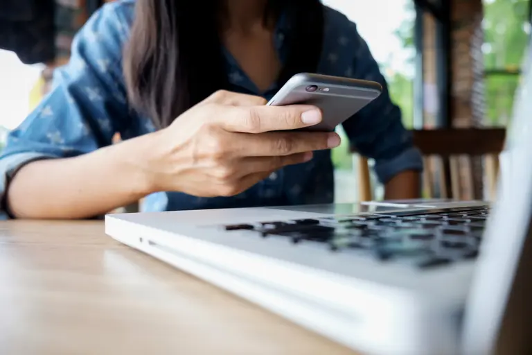 "Rage bait", la palabra del 2025 según Oxford: qué significa y por qué domina las redes