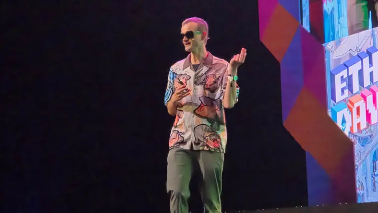 Sistema propio, límites duros y control humano: la receta de Buterin para que la IA no se le vaya de las manos