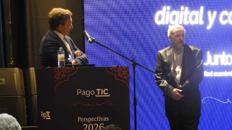 "Empecemos a 'atarnos las zapatillas' con la inteligencia artificial: va a ser el único modo de sobrevivir"