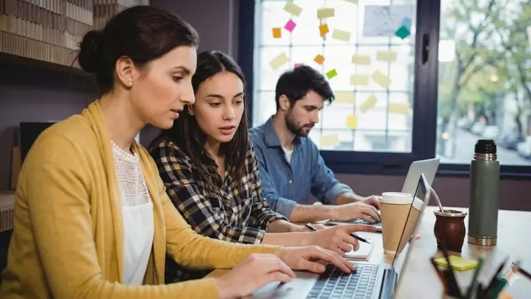 ¿Cuál es el sueldo de un profesional en Argentina?: los rubros que mejor pagan y el ranking en la región