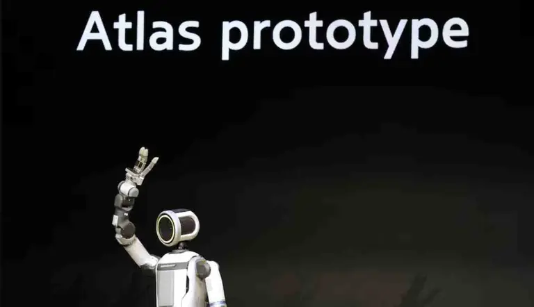 Hyundai presentó a Atlas en la CES y sumó un nuevo rival al robot de Tesla