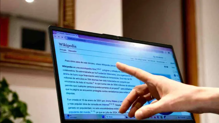 Wikipedia comenzará a cobrarle a las big tech por usar sus contenidos para entrenar sus modelos de IA