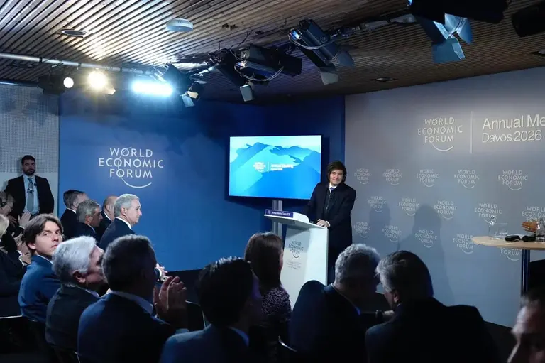 Milei en Davos: presentó su plan económico ante CEOs y se reunió con un presidente clave