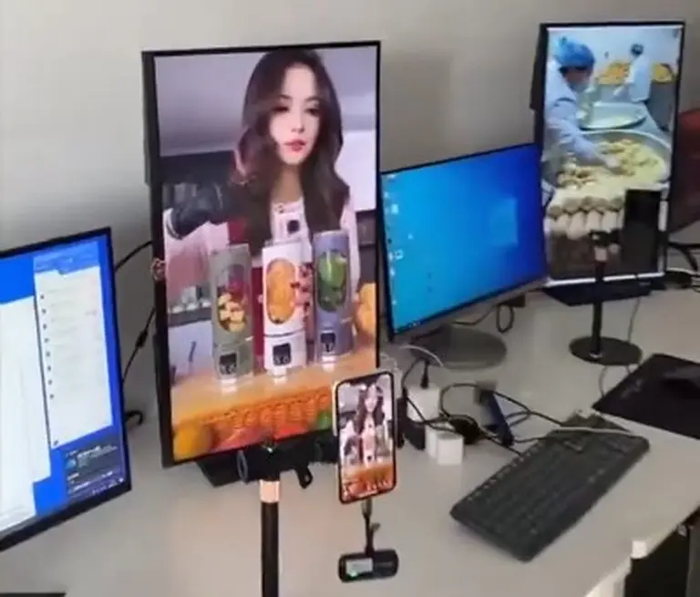 ¿Comprándole a un robot? El video que muestra la fábrica de humanos digitales que nunca duermen