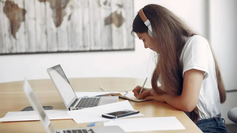 Cursos online con salida laboral 2026: qué estudiar para ganar $3.500.000 en Argentina