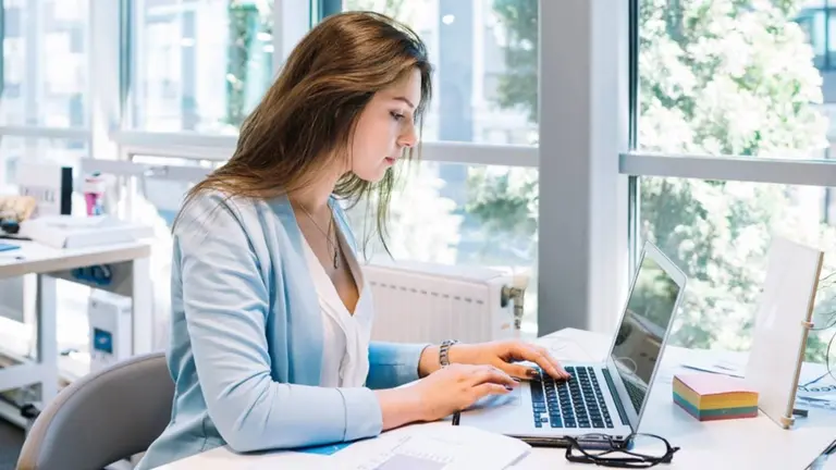 Cortos, gratuitos y a distancia: Cursos online con salida laboral rápida que podés realizar en 2026