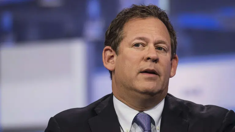 Defensor de Bitcoin y con carrera en Blackrock: el hombre de Trump para la Fed lidera las encuestas