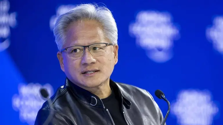 No es por la IA: la razón detrás de los despidos masivos en Amazon y Meta, según el CEO de Nvidia