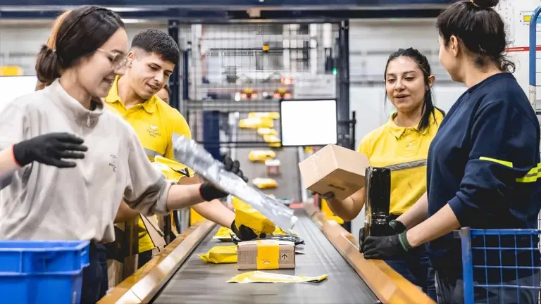 Mercado Libre contraataca a Temu: lanza el plan "ropa barata" junto a comercios de Avenida Avellaneda