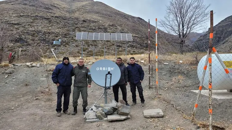 Rival argentino de Starlink instala internet satelital en ciudades fronterizas del país