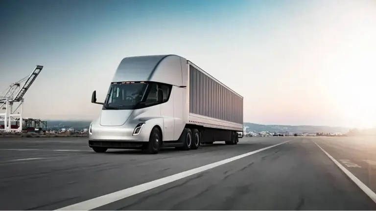 Tesla presenta Semi, su propio camión eléctrico, y anticipa la llegada de los robotaxis Cybercab
