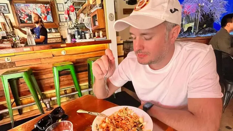 Con IA y sin programadores, revivió un clásico argentino de reseñas gastronómicas: cómo es la nueva Guía Óleo