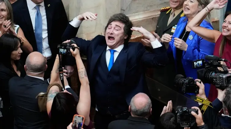 Milei promulgó la reforma laboral y la nueva ley entró en vigencia: qué cambia desde ahora