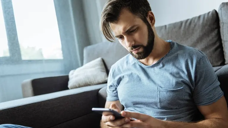 Deudas en Ualá o Mercado Pago: qué pasa si desinstalás la app de tu celular y dejás de pagar