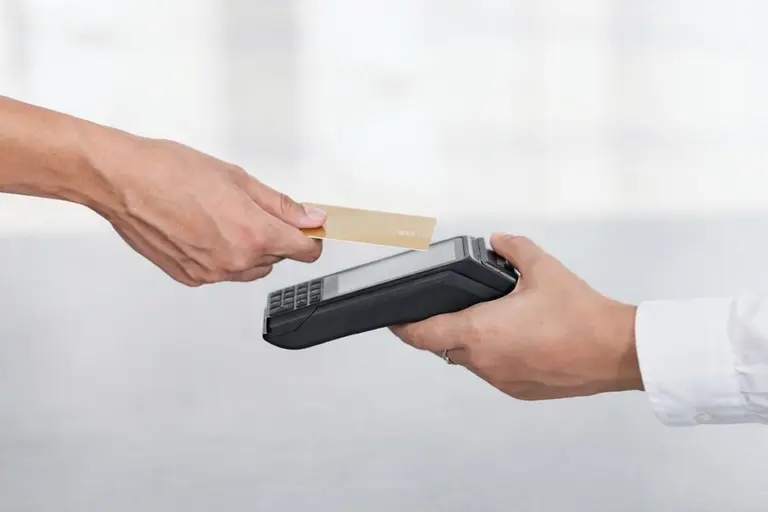 Ahora podés pagar la luz, el gas y los impuestos con tarjeta de crédito en cuotas y sin pisar el banco