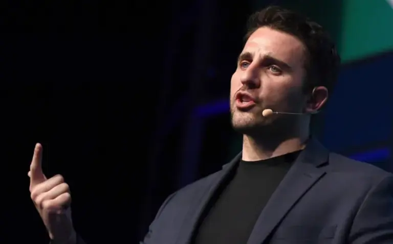 Este inversor estadounidense sale en defensa de Bitcoin y se burla de los críticos cripto