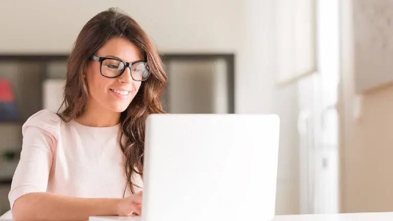 Cursos gratis de Claude con certificación: Anthropic lanzó 15 capacitaciones para aprender a usar la IA