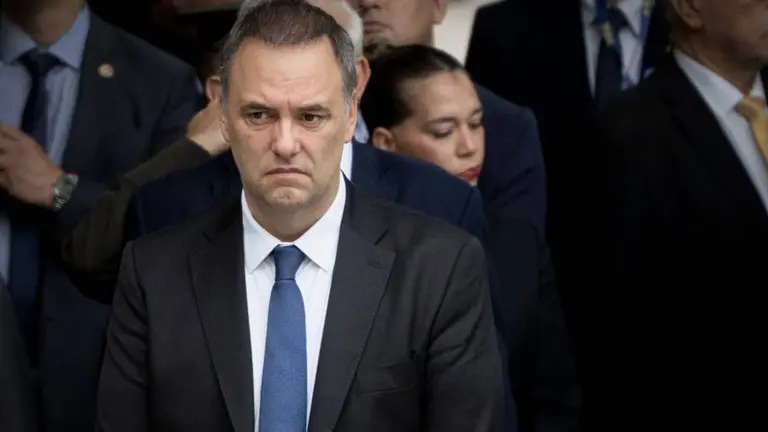 Adorni, bajo la lupa: La Justicia detecta operaciones de hasta u$s100.000 en sus billeteras virtuales