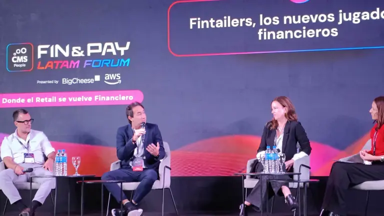 El secreto de YPF y Carrefour: cuál es el producto "invisible" que impulsa sus billeteras virtuales