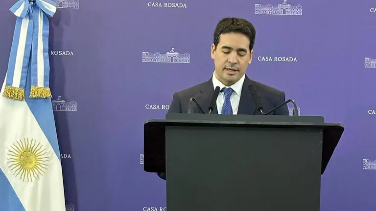 imagen de agrián ravier, vocero de prensa
