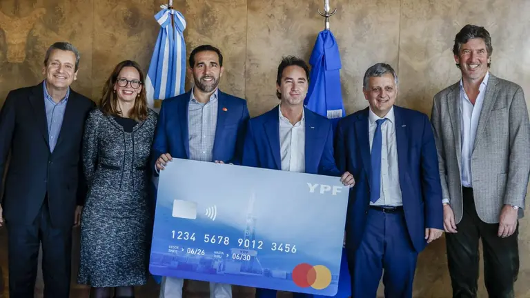 La app de YPF se une con Mastercard y cambia para siempre: beneficios en comida, salidas y más