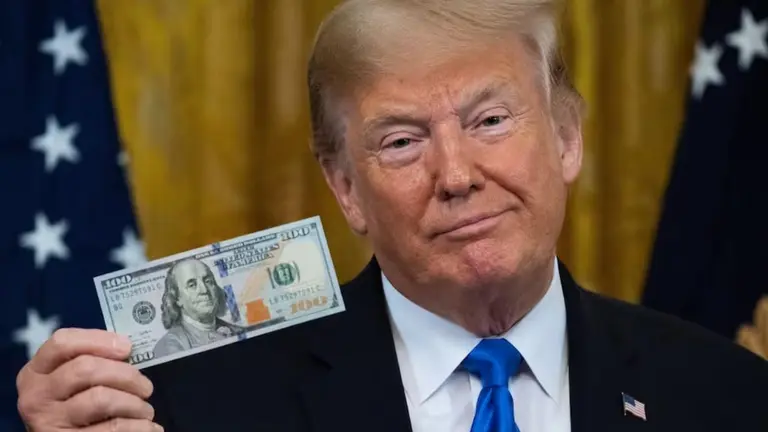 Cambia el dólar: el anuncio de Donald Trump sobre el billete que millones de argentinos atesoran