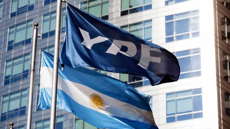 Cuánto se puede ganar invirtiendo en acciones de YPF hoy, según el último pronóstico de la City