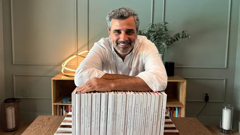 Argentino crea startup que convierte recuerdos en libros con IA y ya captó casi un millón de dólares