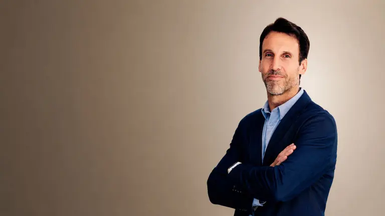 Imagen de Andrés Ondarra, gerente general de Nexo Argentina, con los brazos cruzados mirando al frente