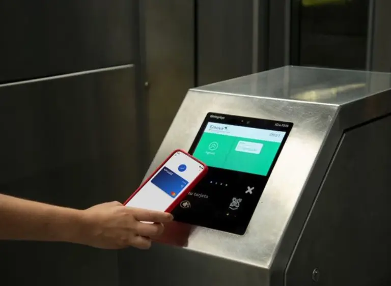 Ualá lanzó reintegro del 50% para pagar viajes en colectivo con tecnología NFC y billeteras móviles