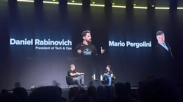 Daniel Rabinovich, COO de Mercado Libre, junto a Mario Pergolini, en el MeLi Experience Argentina