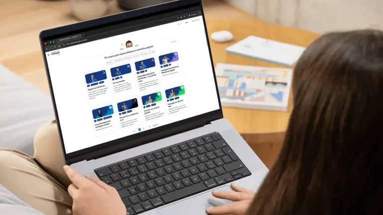 Esta plataforma ofrece más de 60 cursos gratis en marketing digital e IA