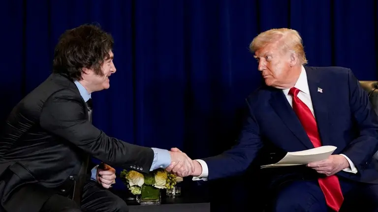 El presidente de Argentina, Javier Milei, y el mandatario de Estados Unidos, Donald Trump