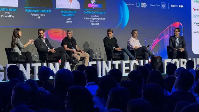 Panel de apertura del Argentina Fintech Forum 2026 sobre escala, competencia y principalidad