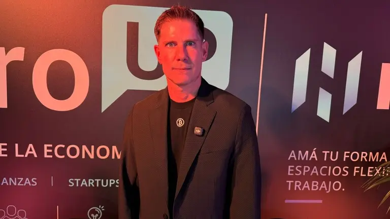 Si el próximo presidente no sabe de cripto e IA "estamos jodidos", advierte CriptoNorber