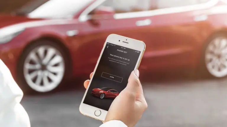 Un Tesla Model 3 compró una actualización por error: la empresa de Musk se niega a reembolsarlo