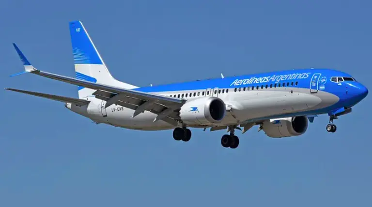 Aerolíneas Argentinas "devaluó" las millas y ahora canjear viajes al exterior es más caro: alternativas baratas para volar