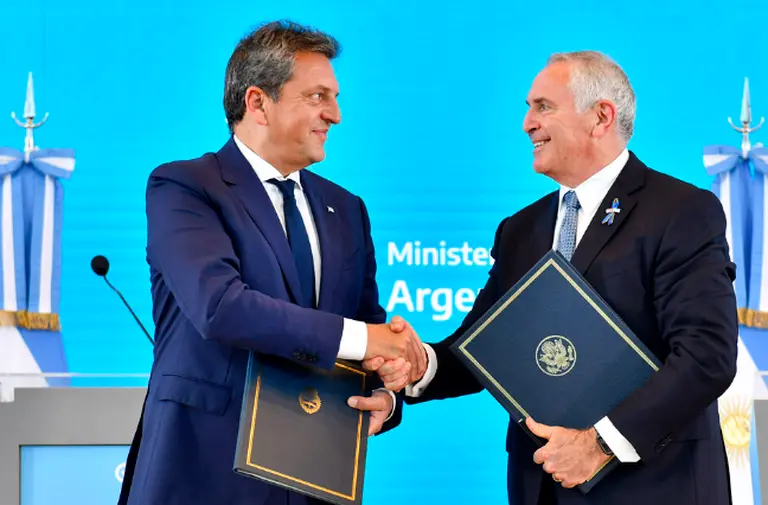 Argentina y los Estados Unidos rubrican histórico acuerdo de intercambio de información tributaria