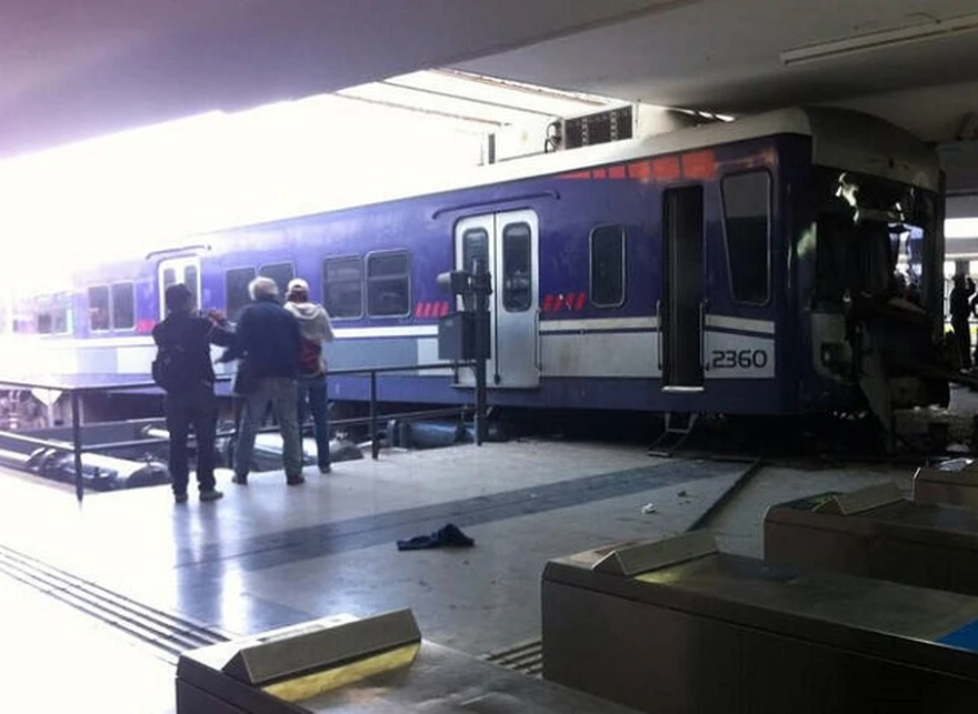 De nuevo el Sarmiento heridos, insultos y mucha indignación tras el choque del tren