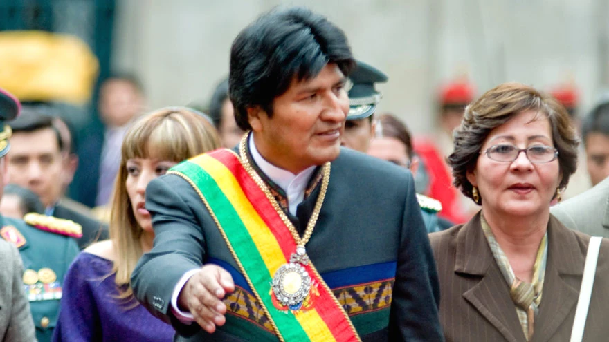Robaron la banda y la medalla presidencial de Bolivia mientras el