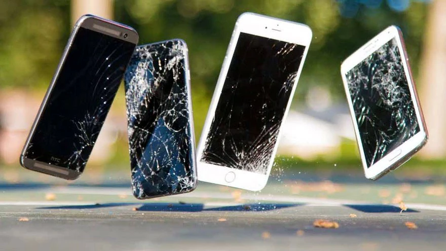 Qué hacer si se rompe la pantalla del celular?