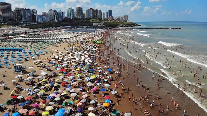 Prepará el bolsillo para este verano: cuánto costará viajar, comer y hospedarse en Mar del Plata y Pinamar