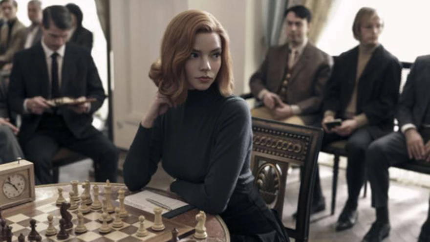 Sabés lo que significa Gambito de Dama? 🤔 . Si no lo sabés y querés  descubrir el apasionante mundo del ajedrez, no dejes de venir a…