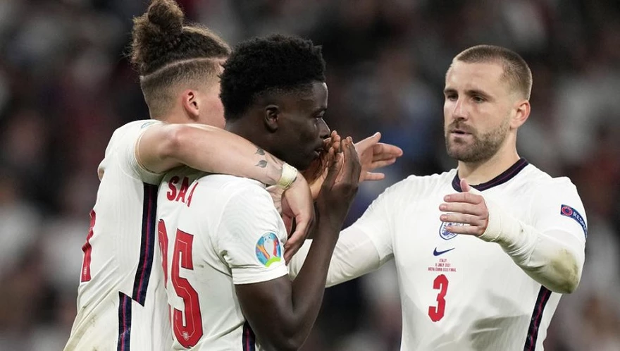 Eurocopa: escándalo por insultos racistas a jugadores ingleses