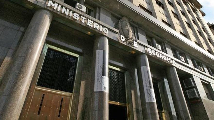 Argentina debe pagar una deuda que es cuatro veces mayor al dinero que circula en todo el país